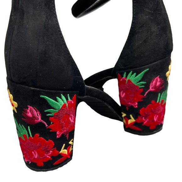Kenneth Cole Lisa Black Suede Heels Sandals size 9 Embroidered Floral Chunky - Picture 8 of 10